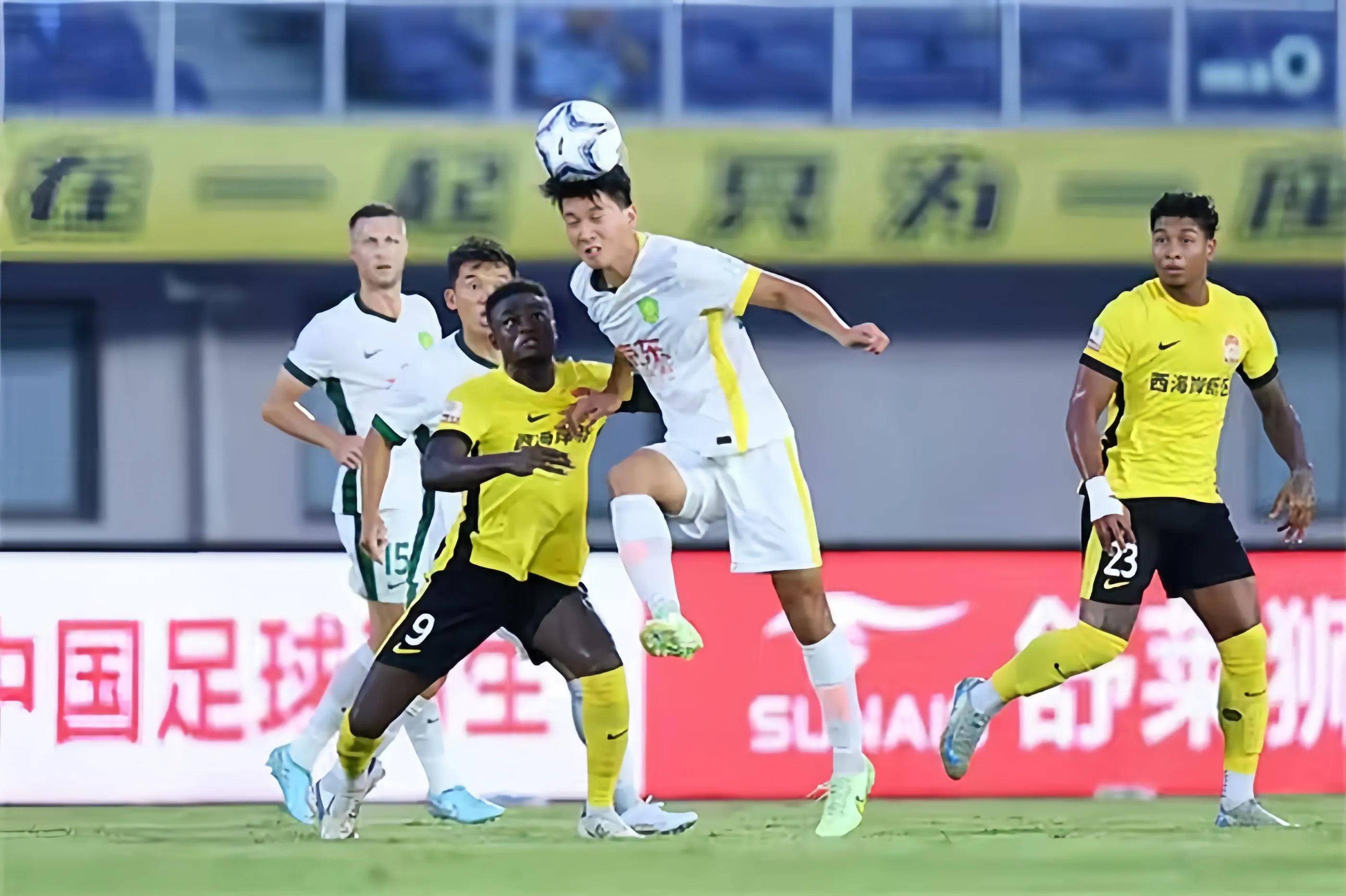 球员间的传 球员间的传