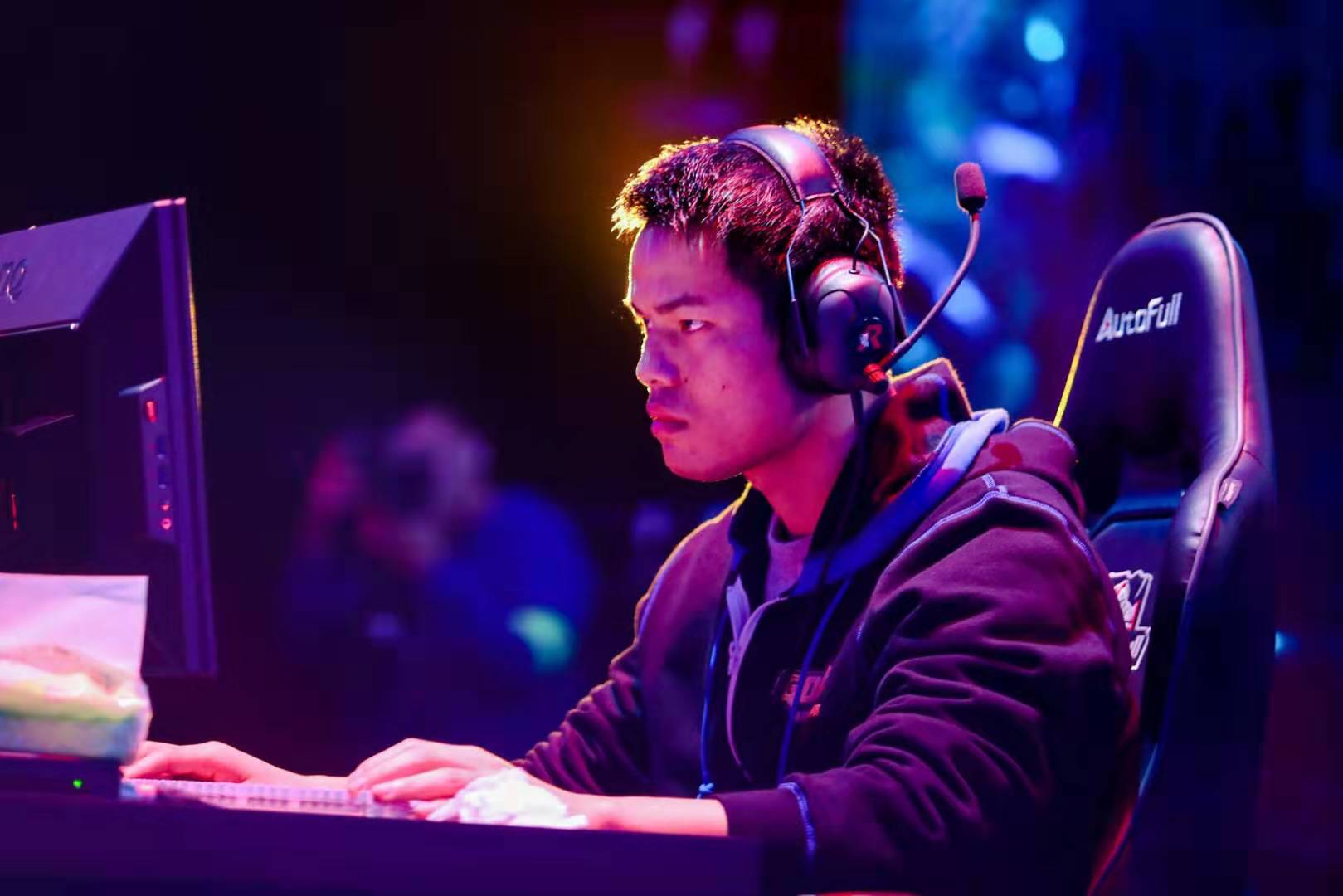 顽强拼搏 顽强拼搏