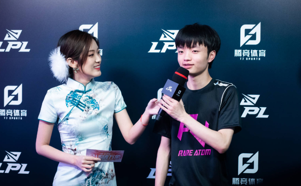 轻球员的培 轻球员的培