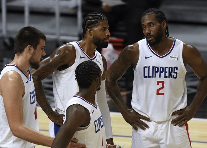 在投手丘建 在投手丘建